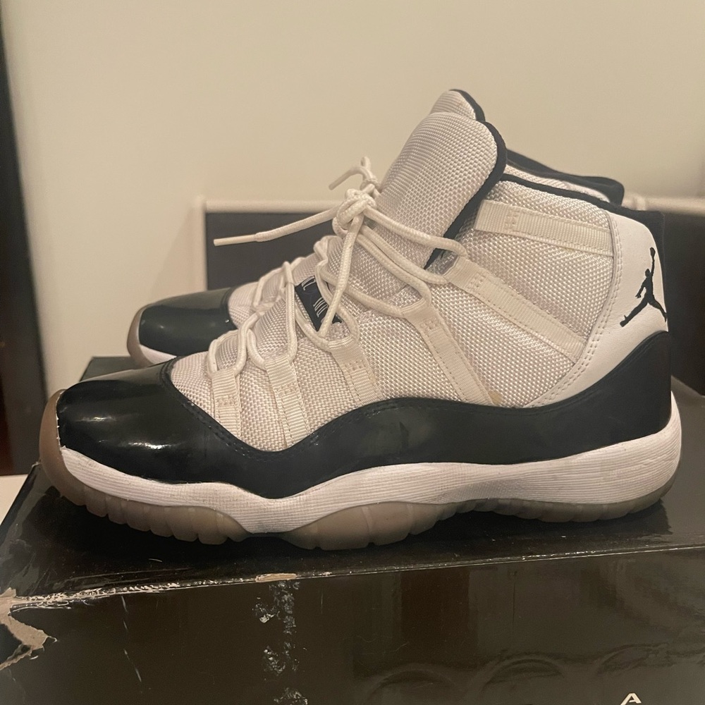 Air Jordan 11 retro concord (GS) size 6.5